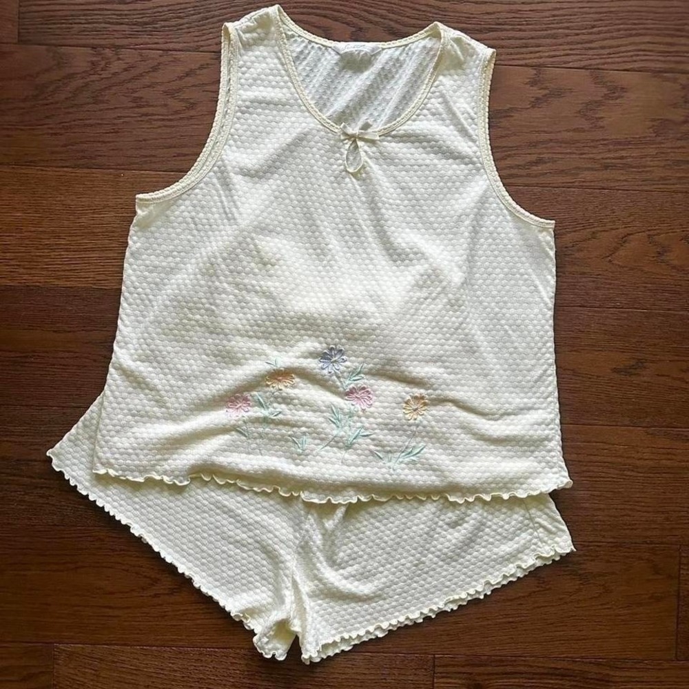 Secret Treasures women's cream lounge set tank & pants floral embroidery S/M